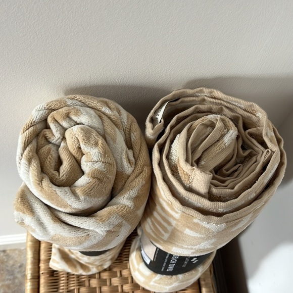 Free People x Slowtide Oversized Beach Towel, Set of 2, NWT - Picture 14 of 15